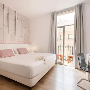 Chic & Basic Tallers Pensjonat Barcelona